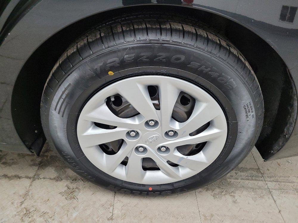 Used 2020 Hyundai Elantra SE image 31