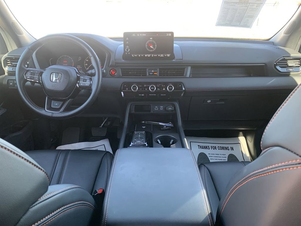 Used 2025 Honda Pilot TrailSport image 18