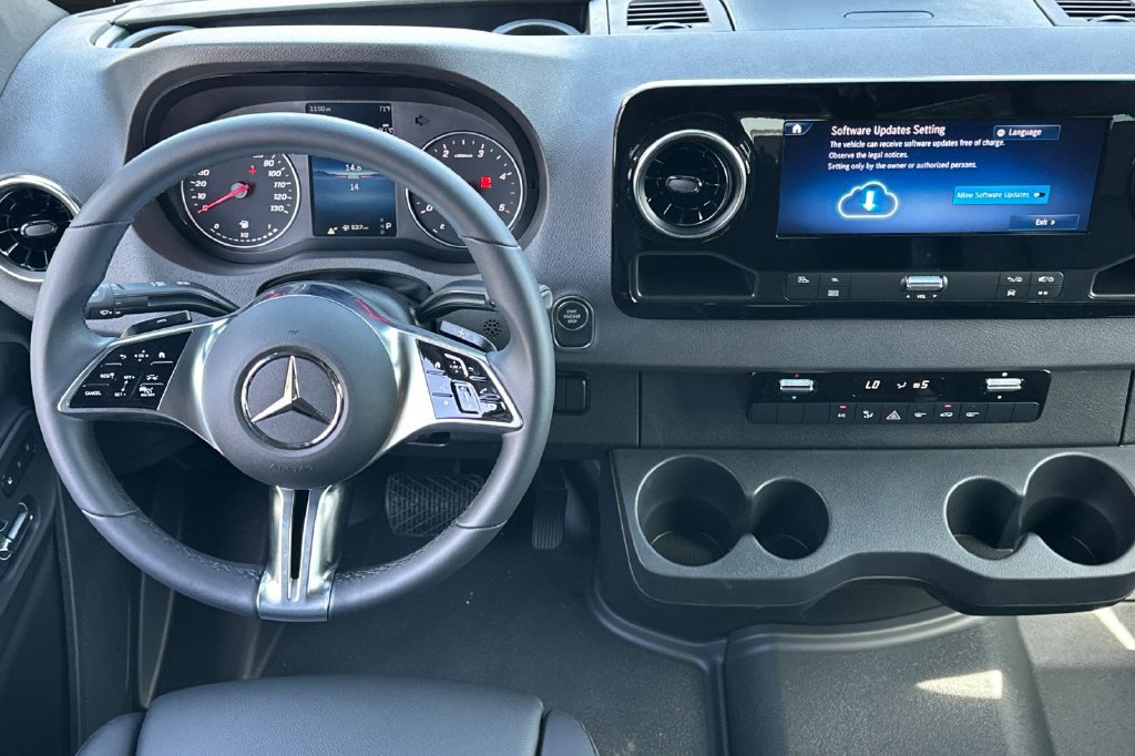 Used 2025 Mercedes-Benz Sprinter 2500 image 15