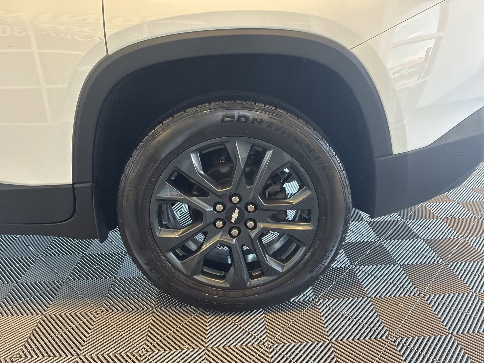 Used 2021 Chevrolet Traverse RS w/ LPO, Floor Liner Package FWD image 8