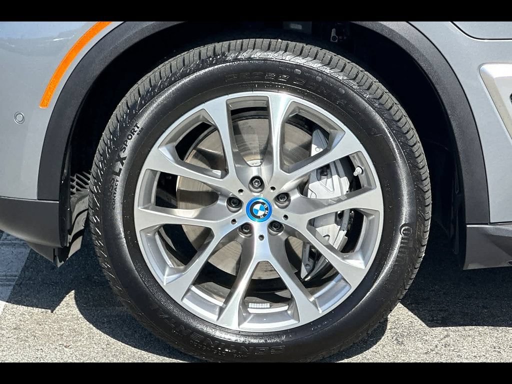 Used 2025 BMW X5 xDrive50e w/ Premium Package AWD/4WD image 8
