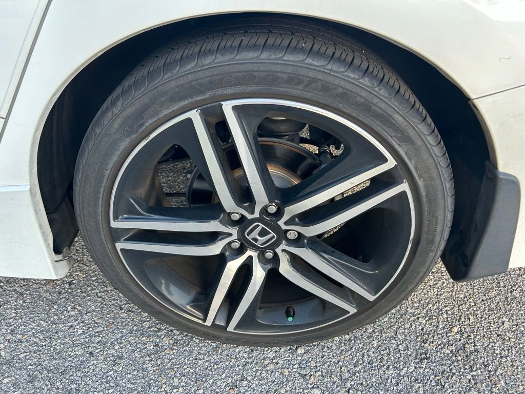 Used 2017 Honda Accord Sport image 10