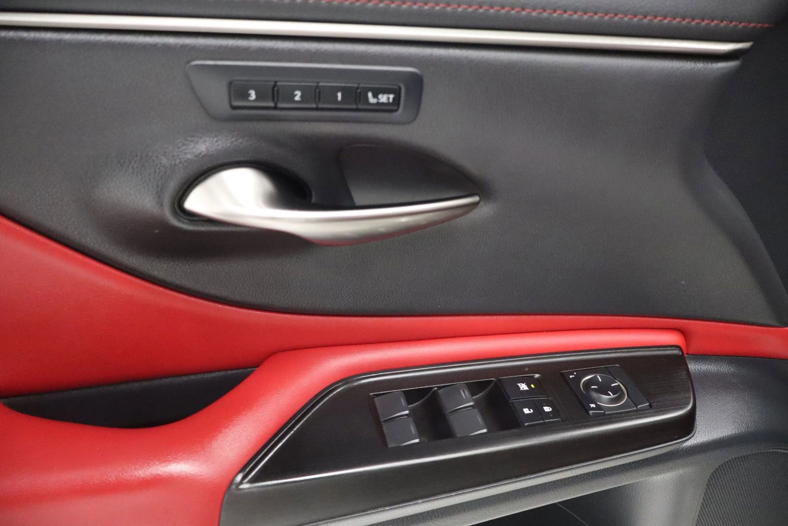 Used 2019 Lexus ES 350 F Sport w/ Accessory Package 2 FWD image 12