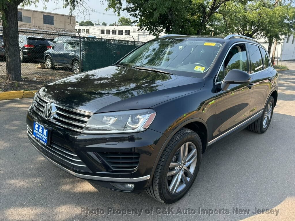Used 2015 Volkswagen Touareg VR6 AWD/4WD image 2