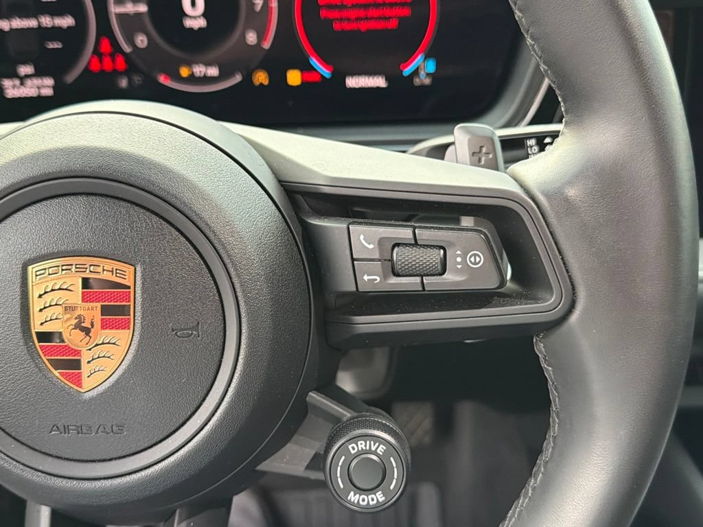Used 2025 Porsche Cayenne AWD/4WD image 8