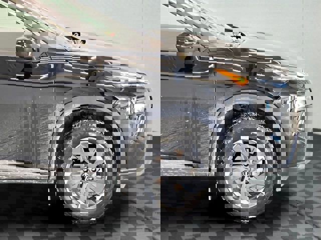 Used 2025 Nissan Rogue SV image 5