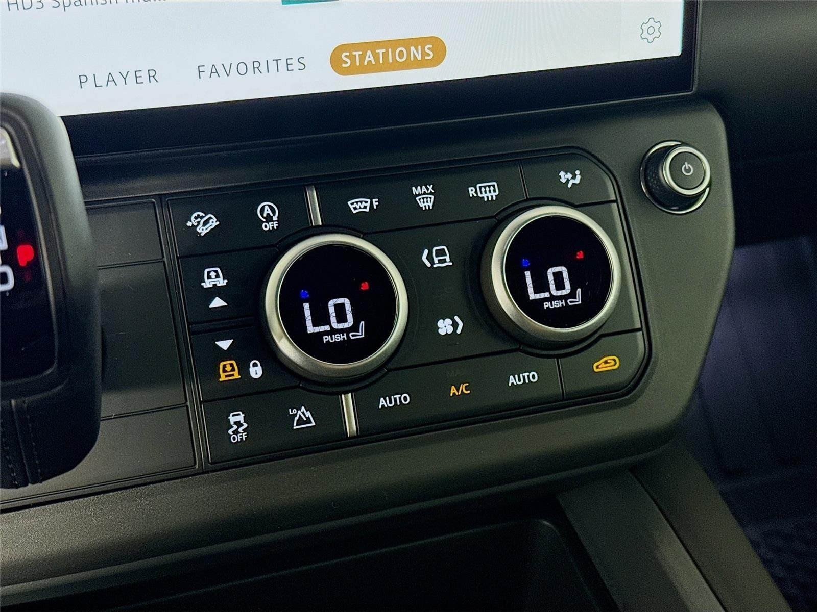 New 2026 Land Rover Defender 110 X-Dynamic SE AWD/4WD image 18