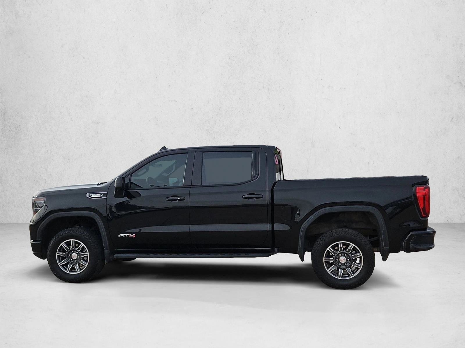 Used 2024 GMC Sierra 1500 AT4 w/ Technology Package AWD/4WD image 9