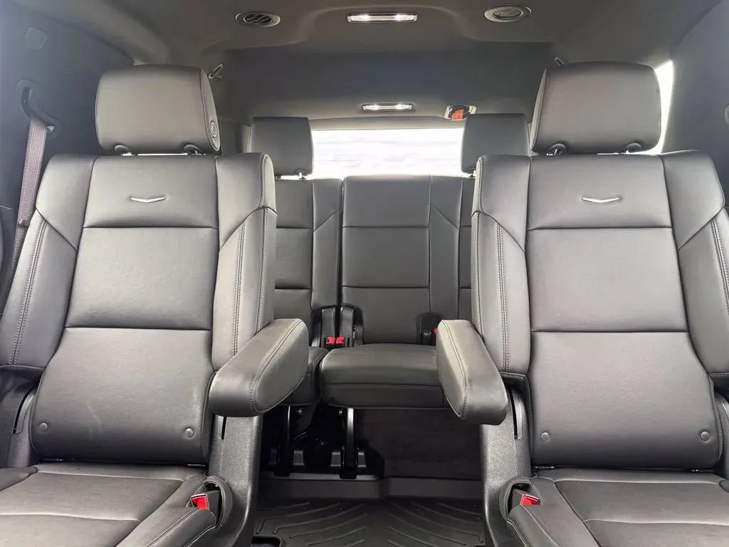 Used 2024 Cadillac Escalade Luxury AWD/4WD image 20