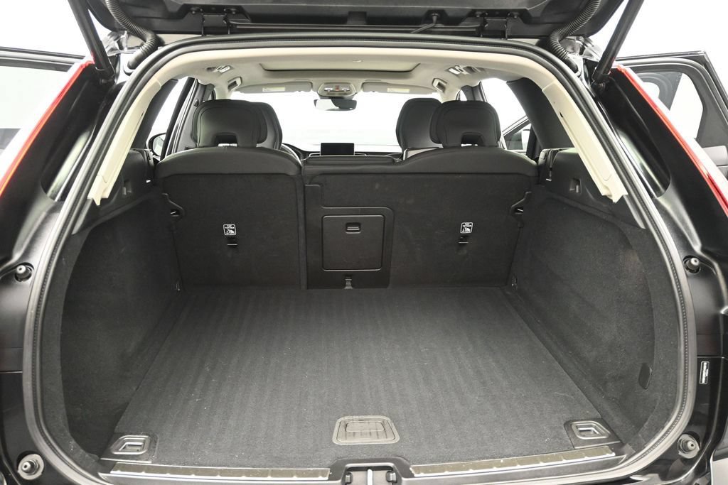 Used 2026 Volvo XC60 B5 Plus AWD/4WD image 18