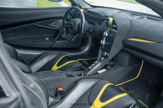 Used 2020 McLaren 720S Performance RWD image 24