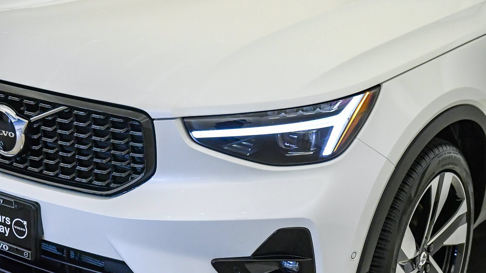 Certified 2026 Volvo XC40 B5 Ultra w/ Climate Package AWD/4WD image 9