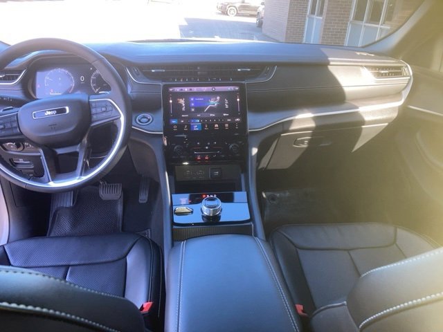 Used 2025 Jeep Grand Cherokee Limited w/ Luxury Tech Group II image 7