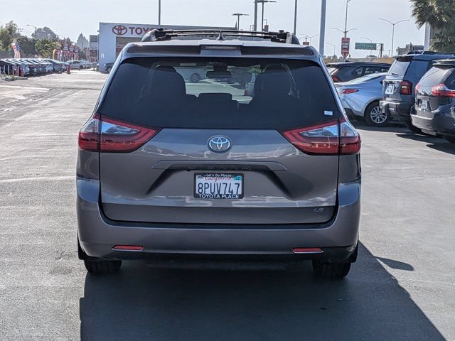 Used 2020 Toyota Sienna LE w/ Carpet Mat Package FWD image 11