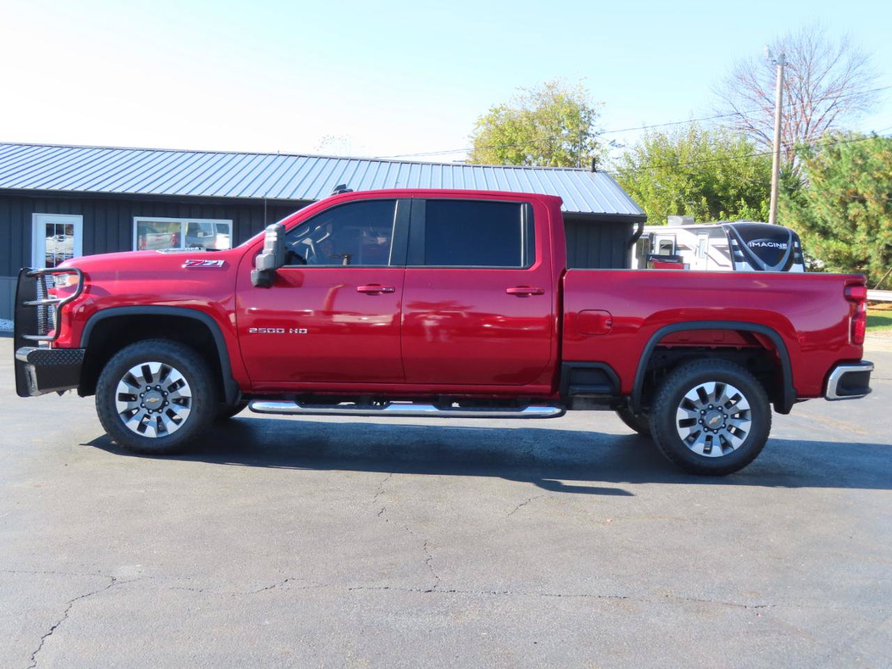 Used 2024 Chevrolet Silverado 2500 LT AWD/4WD image 3