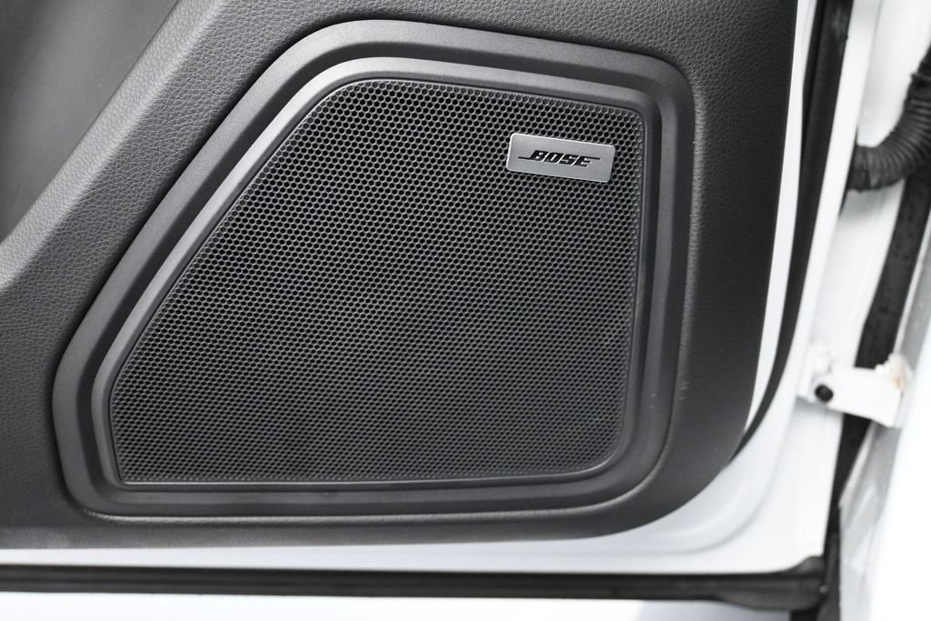 Certified 2025 Porsche Macan AWD/4WD image 11