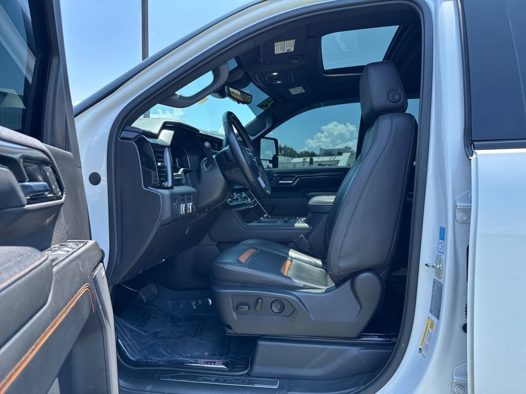 Used 2024 GMC Sierra 3500 AT4 w/ Technology Package AWD/4WD image 4