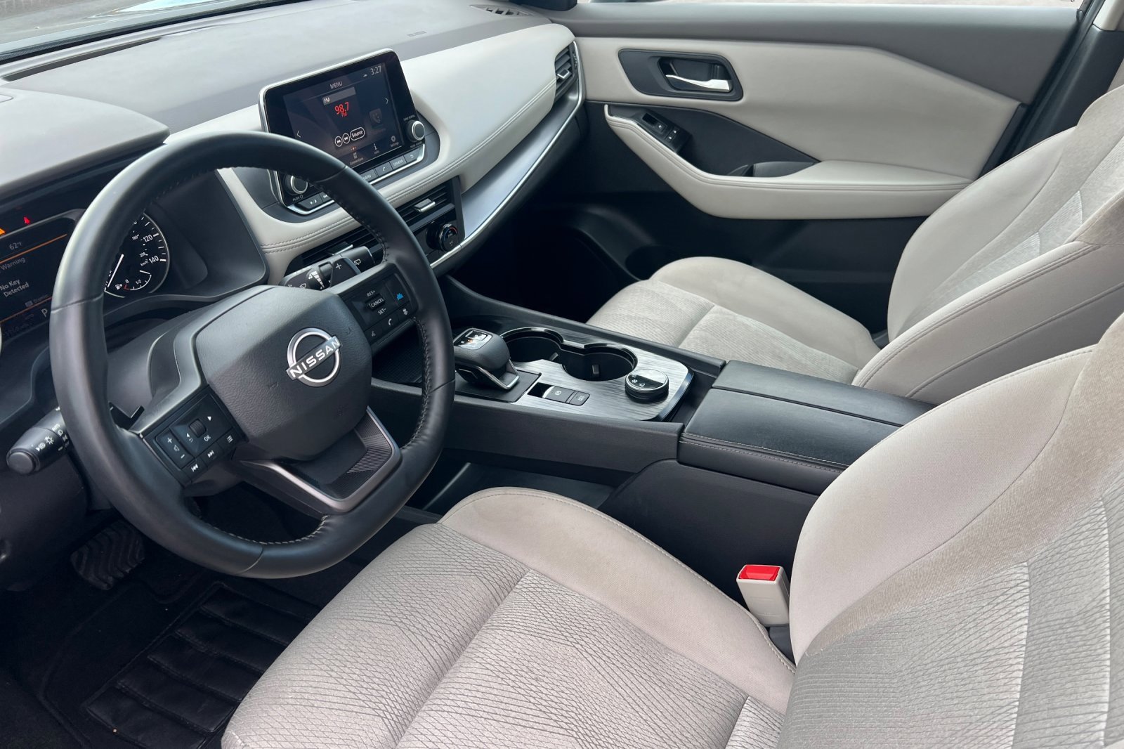 Used 2025 Nissan Rogue SV image 7