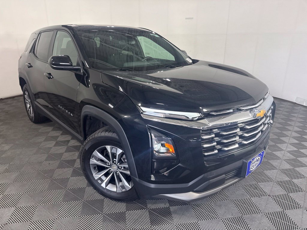 Used 2025 Chevrolet Equinox LT AWD/4WD image 2