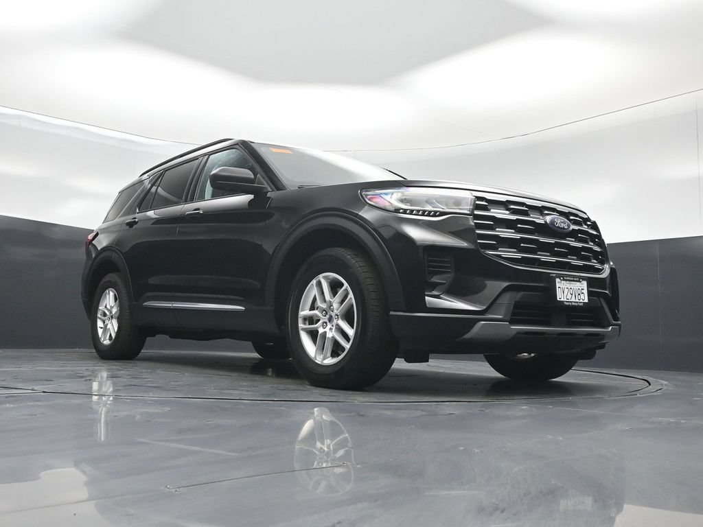 Used 2025 Ford Explorer Active AWD/4WD image 46