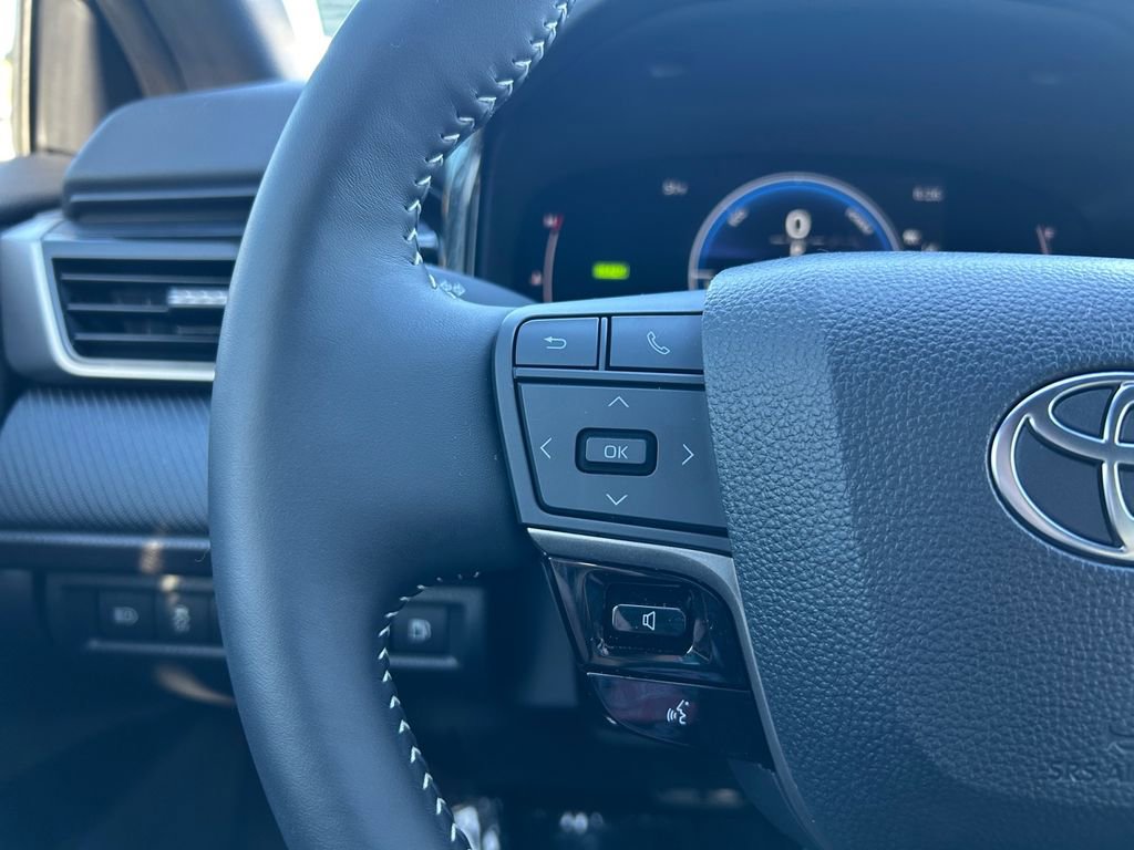 Used 2025 Toyota Camry SE w/ Convenience Package image 17