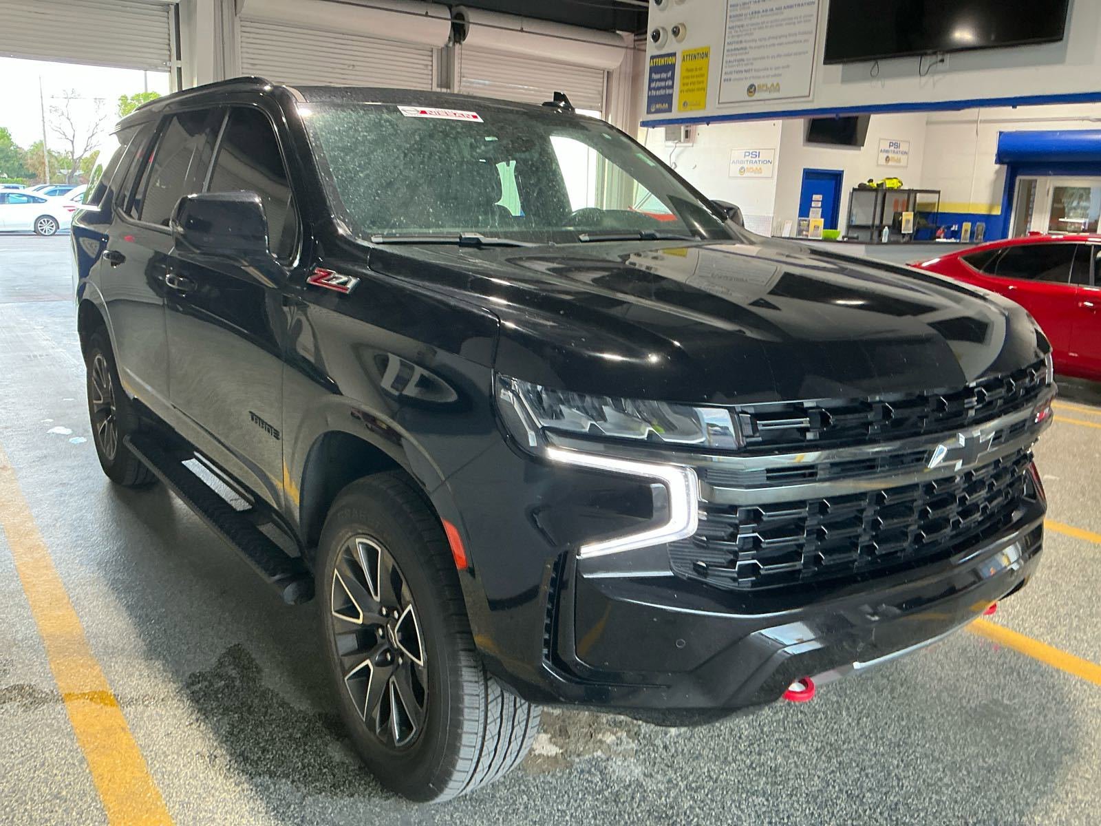 Used 2021 Chevrolet Tahoe Z71 w/ Luxury Package AWD/4WD image 5