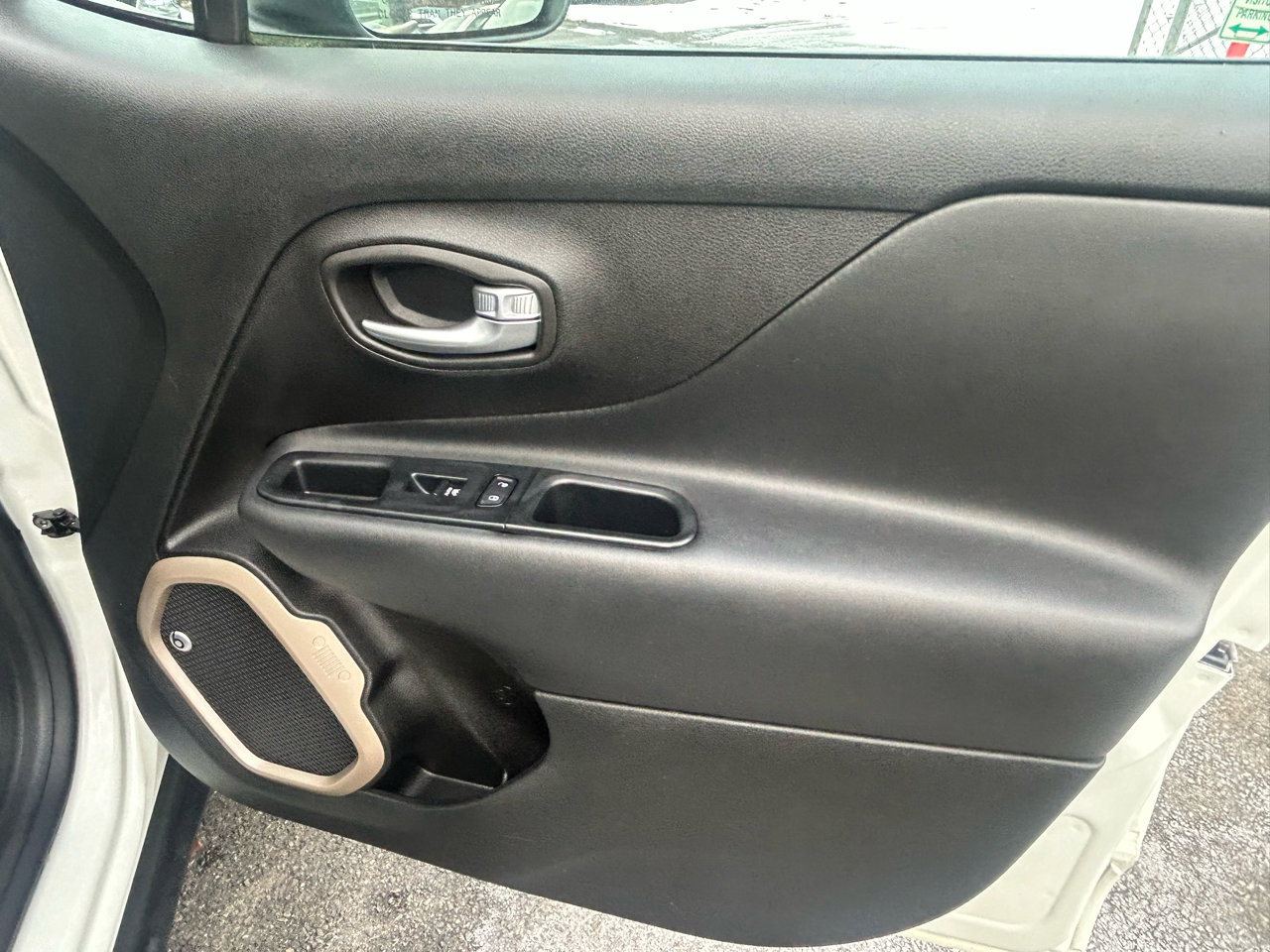 Used 2016 Jeep Renegade 75th Anniversary image 10