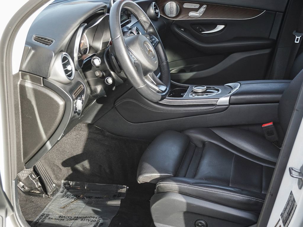 Used 2019 Mercedes-Benz GLC 350e 4MATIC image 16