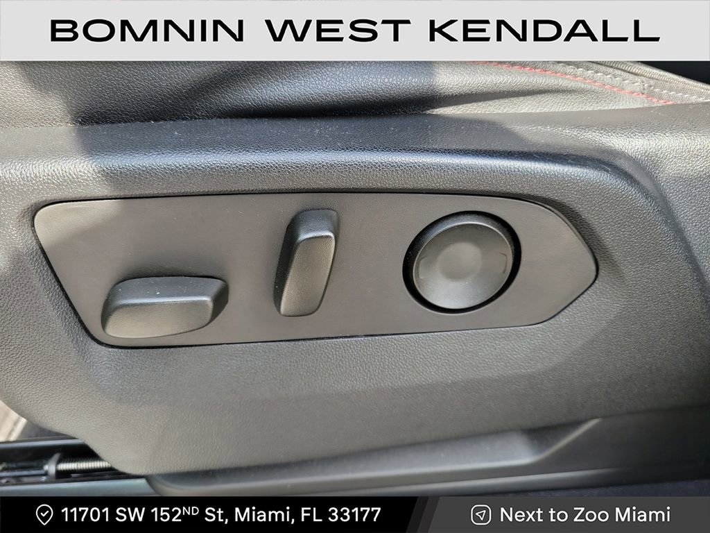 Used 2023 Chevrolet Suburban RST w/ Luxury Package image 12