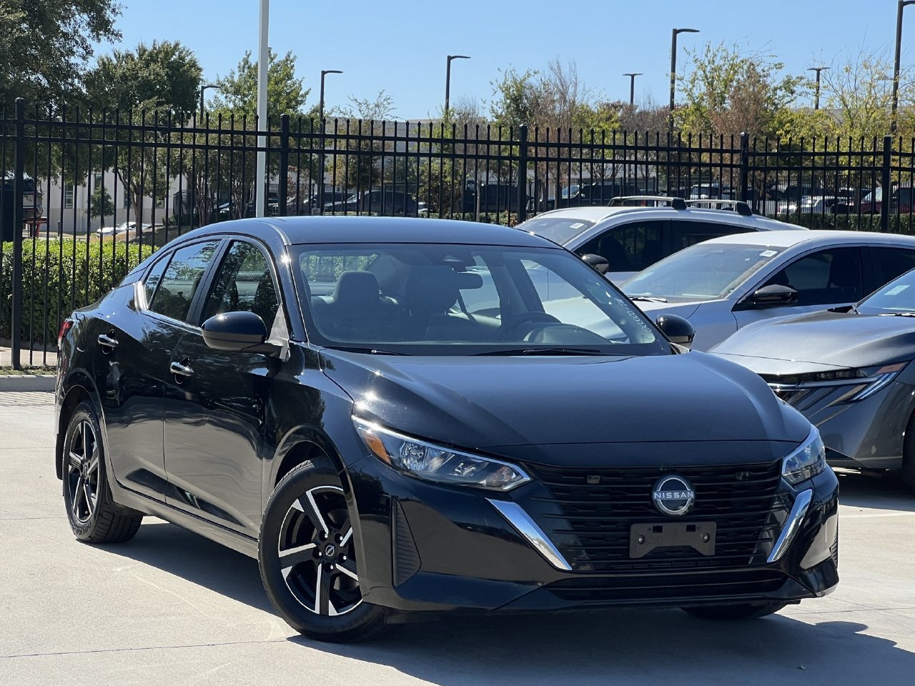 Used 2025 Nissan Sentra SV FWD image 2