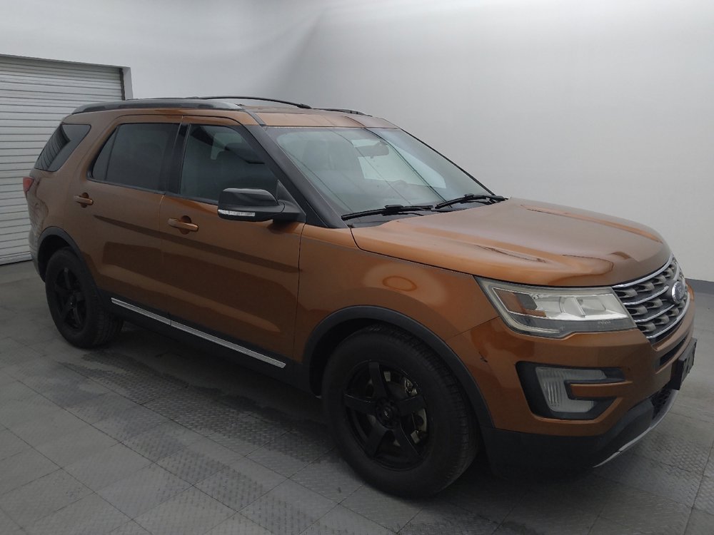 Used 2017 Ford Explorer XLT image 11