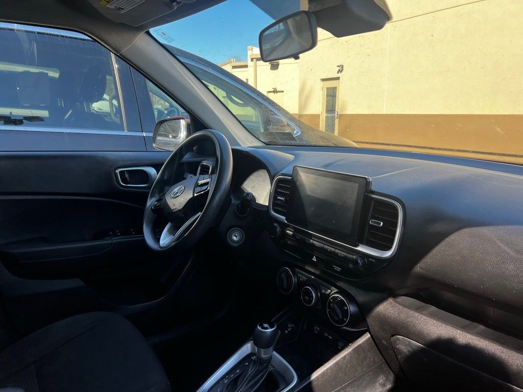 Certified 2023 Hyundai Venue SE image 7