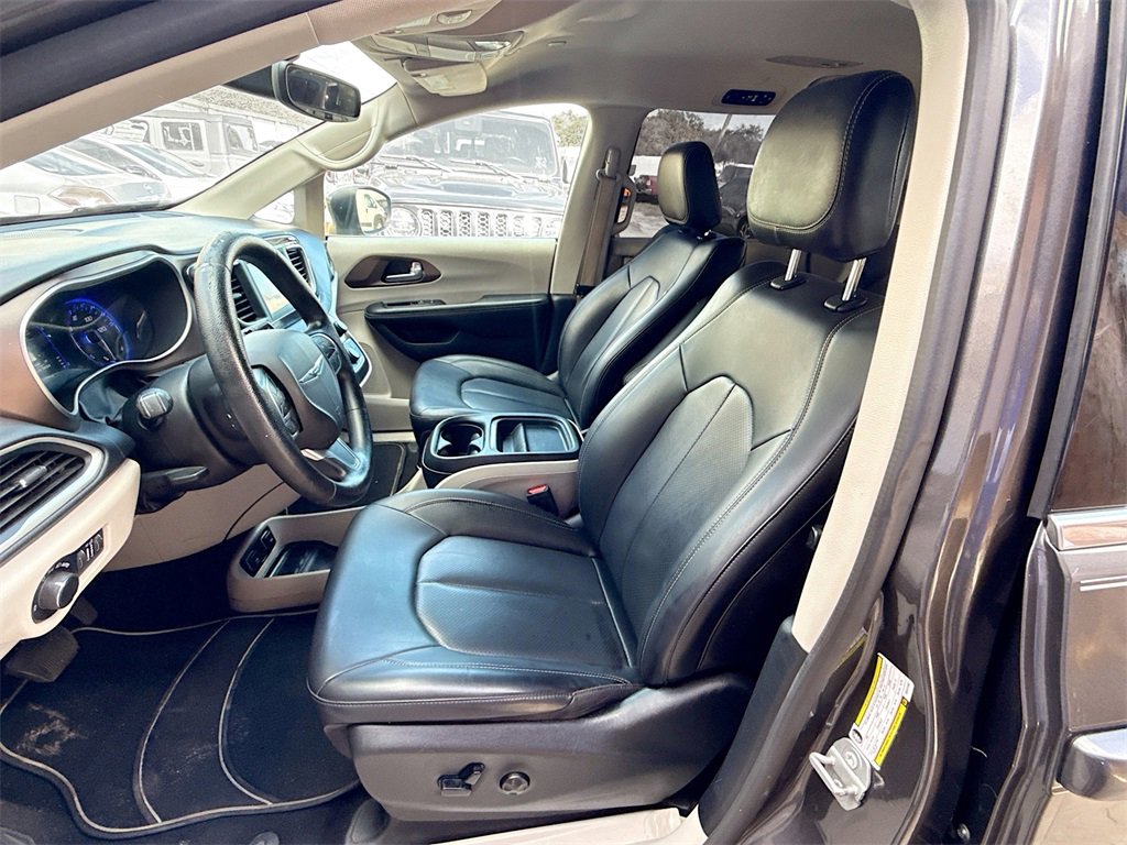 Used 2021 Chrysler Voyager Lxi image 19