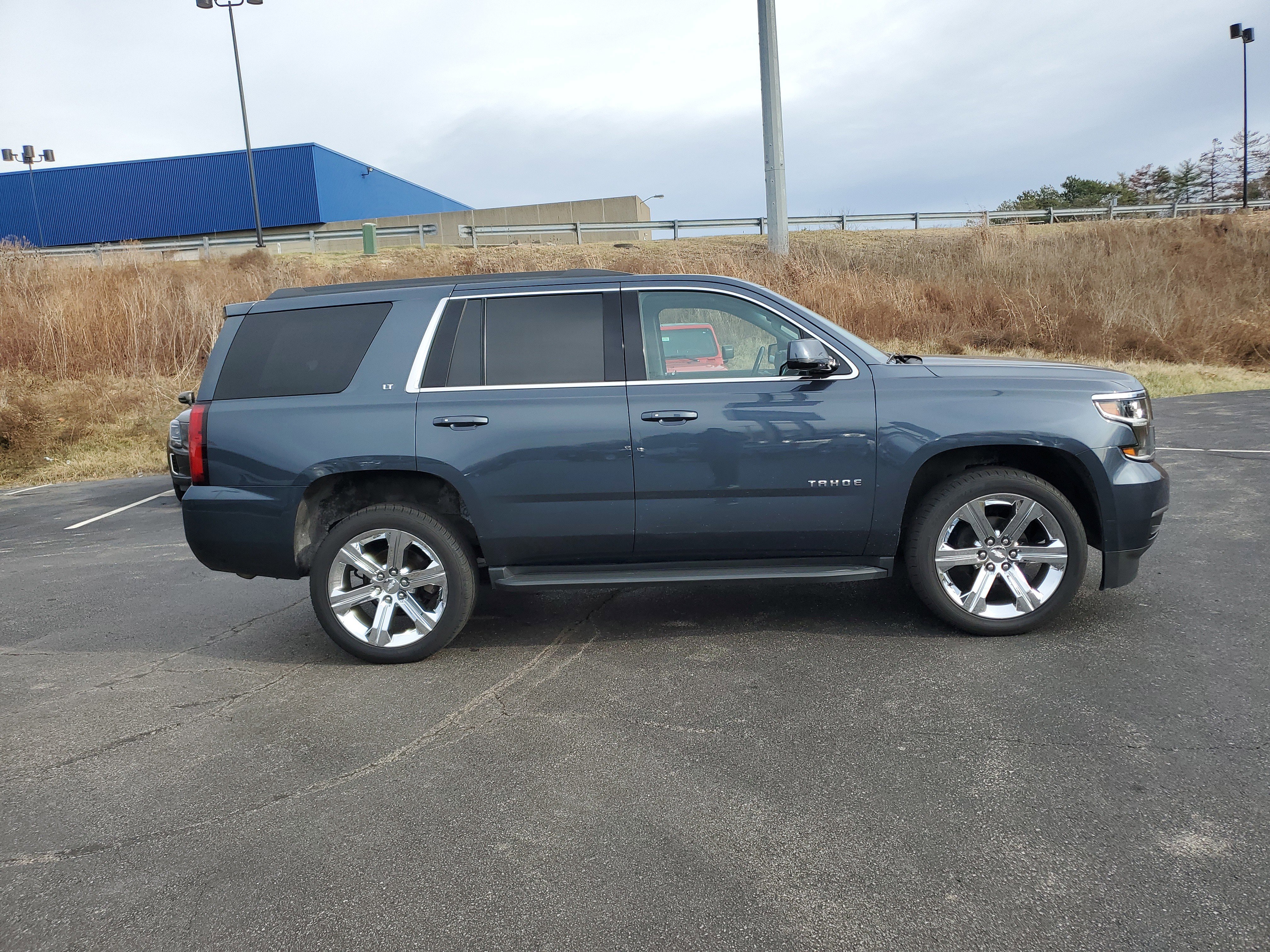 Used 2019 Chevrolet Tahoe LT w/ Luxury Package image 3