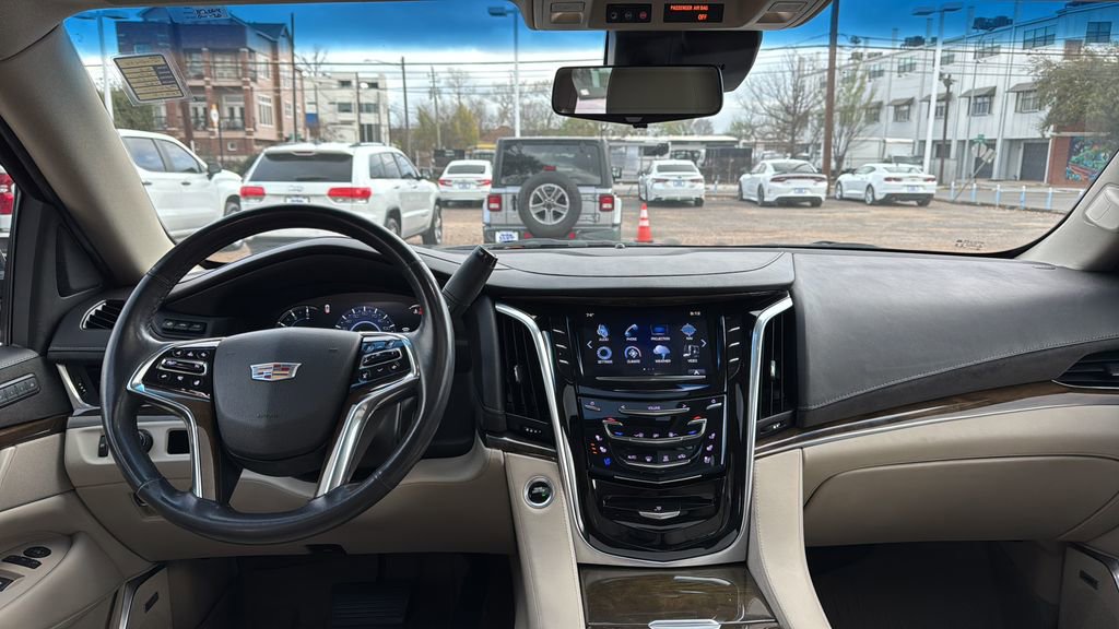 Used 2019 Cadillac Escalade ESV Premium Luxury image 9
