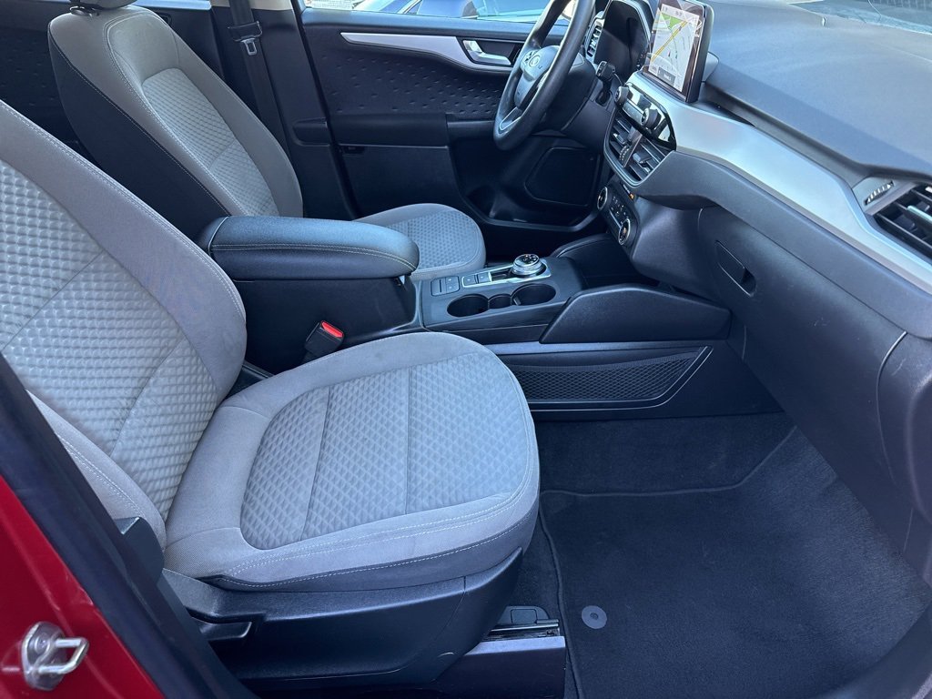 Used 2020 Ford Escape SE image 24