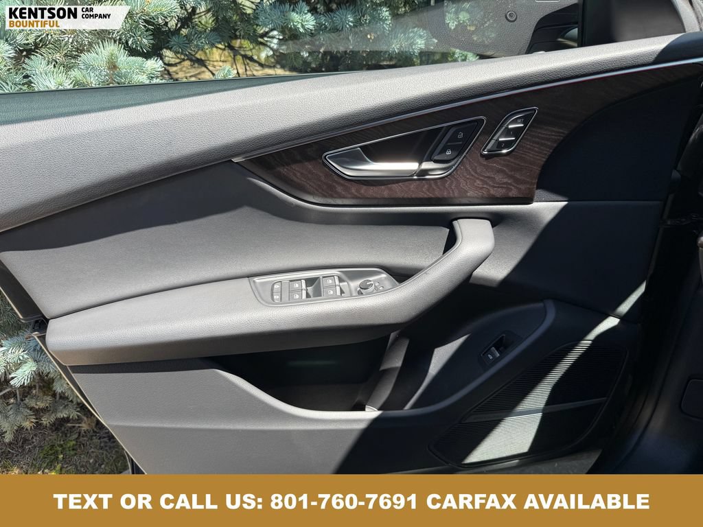 Used 2020 Audi Q8 Premium Plus w/ Premium Plus Package AWD/4WD image 18