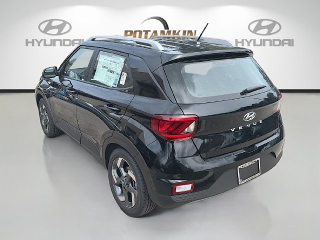 New 2026 Hyundai Venue SEL FWD image 7