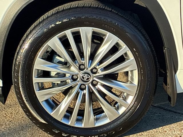 Used 2026 Toyota Highlander Platinum AWD/4WD image 30