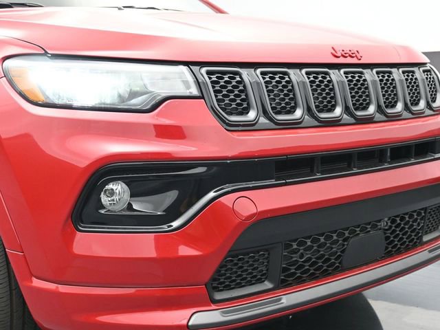 Used 2024 Jeep Compass Limited image 10