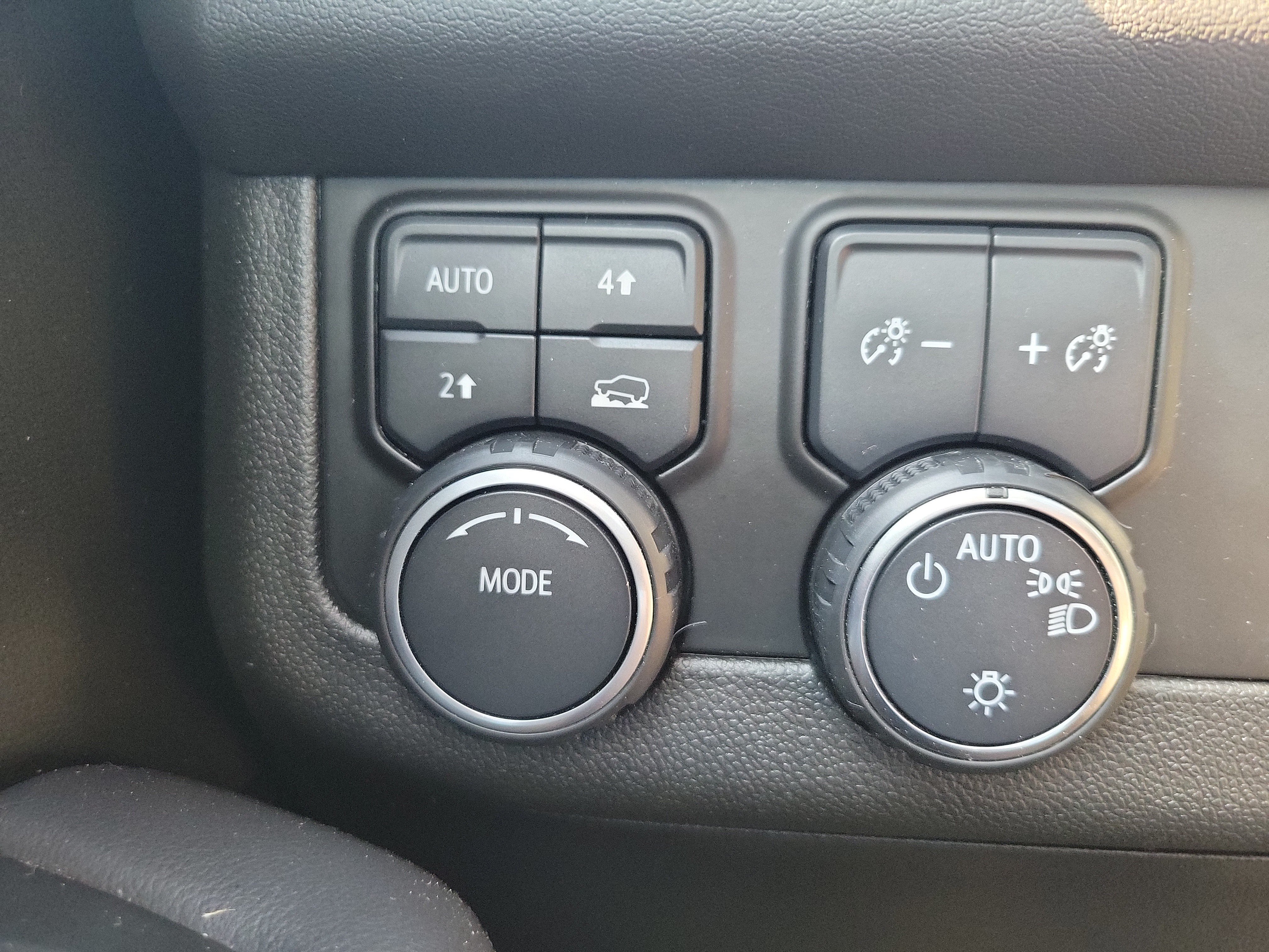 Used 2023 Chevrolet Suburban RST w/ Luxury Package AWD/4WD image 31