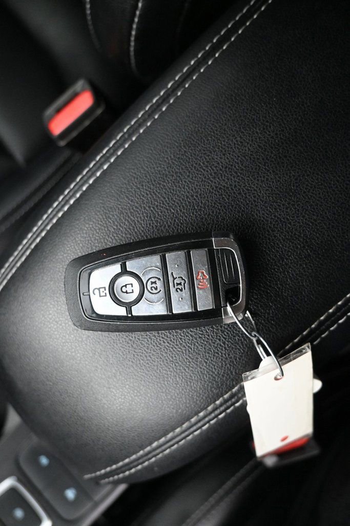 Used 2022 Ford Escape SEL w/ Technology Package image 11