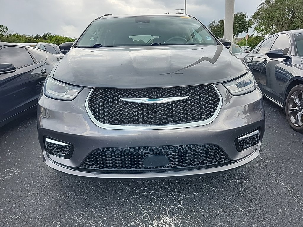 Used 2021 Chrysler Pacifica Touring FWD image 6