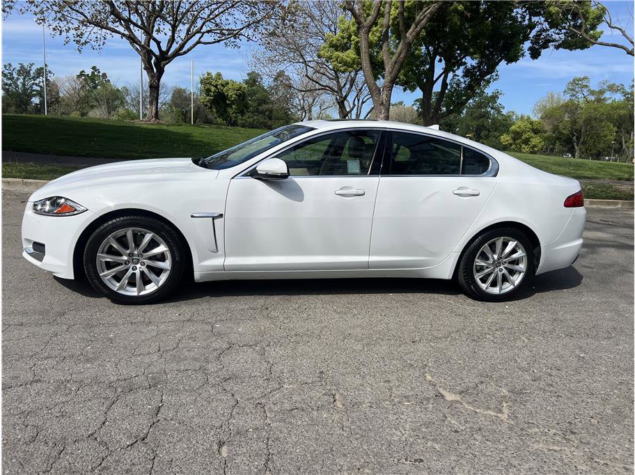 Used 2013 Jaguar XF Luxury image 4
