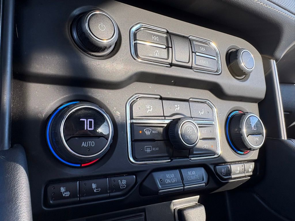 Used 2023 Chevrolet Suburban Premier image 34