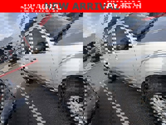 Used 2018 Nissan Frontier SV image 3