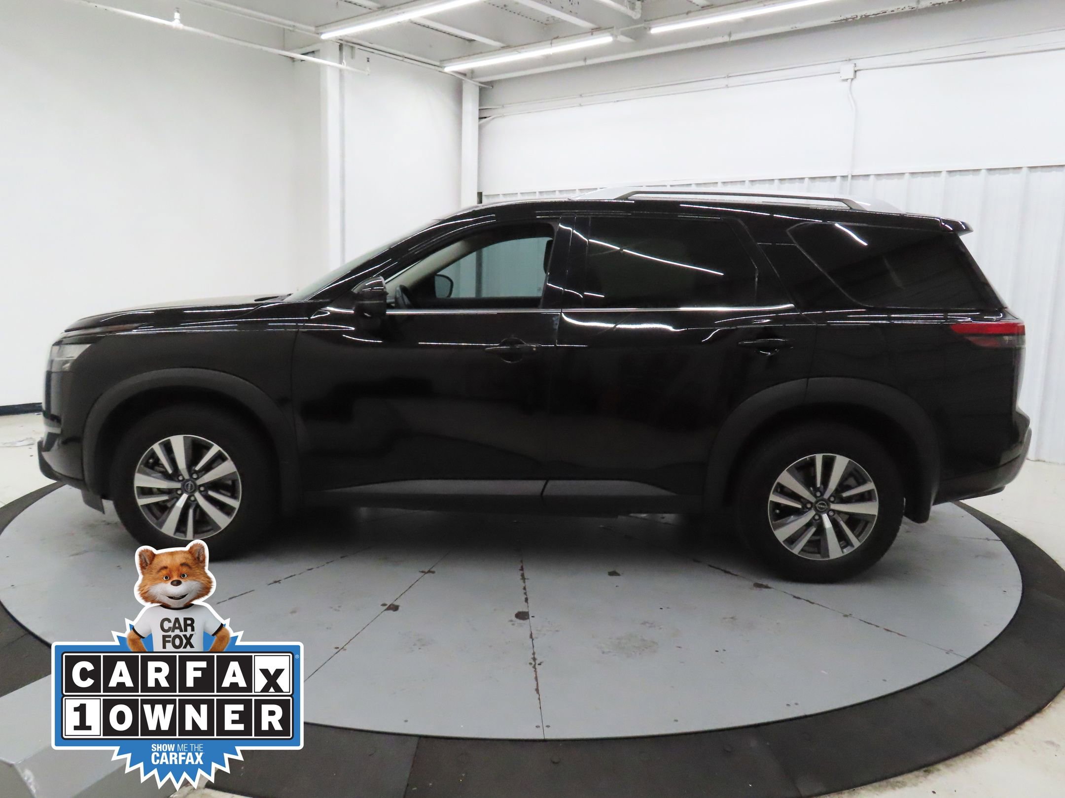 Used 2024 Nissan Pathfinder SL w/ Lighting Package (N92) image 6