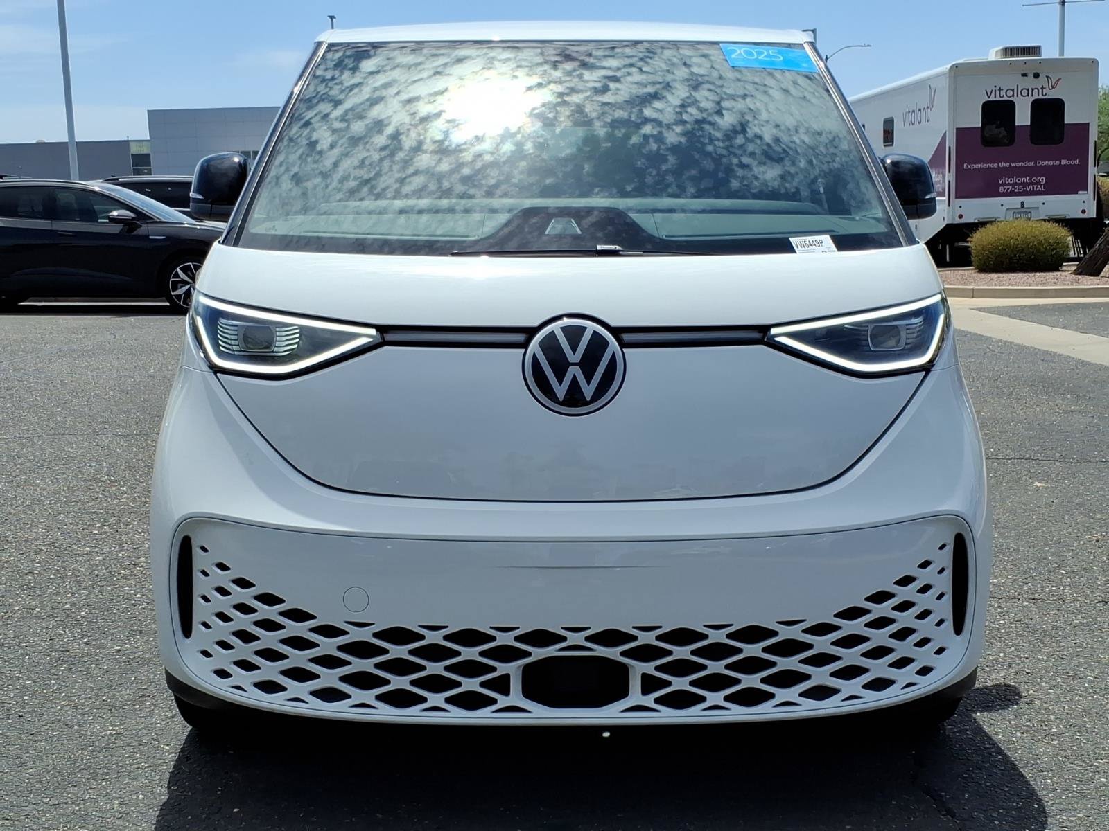 Certified 2025 Volkswagen ID. Buzz Pro S RWD image 2