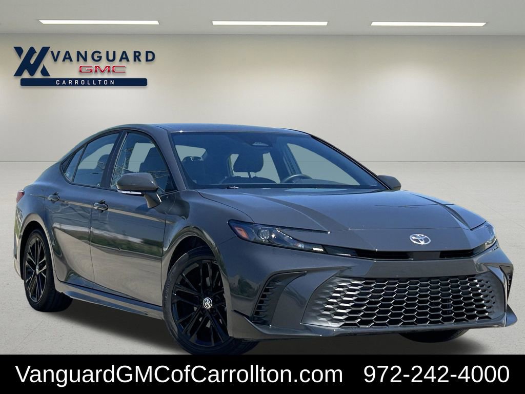 Used 2025 Toyota Camry SE image 1