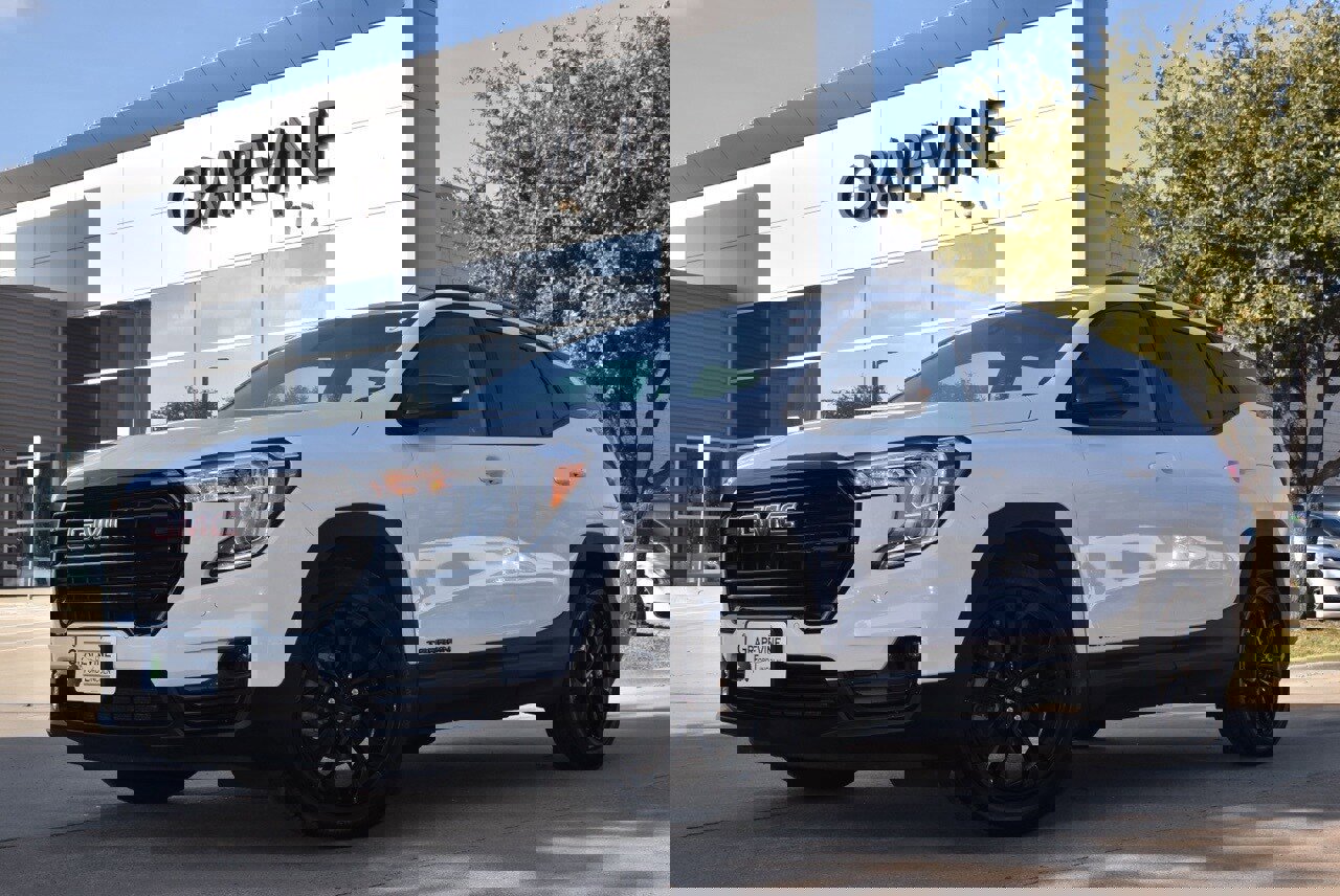 Used 2022 GMC Terrain SLT w/ Infotainment Package II image 2